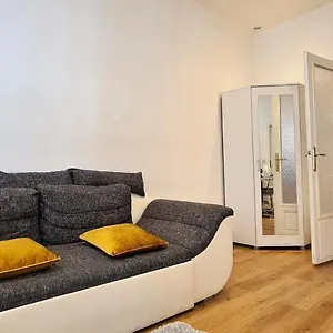 Hotel Wiener Buddha Style Flat With Inner Garden- Marzstrasse, Viena